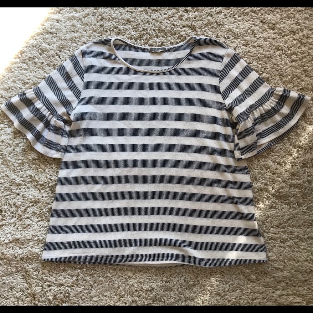 Pleione Ruffle Sleeve Top Size Medium